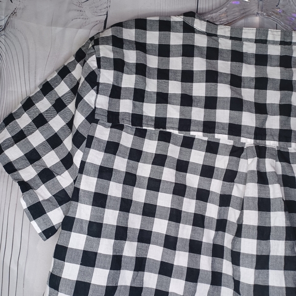 J.Crew Factory black and white plaid button-down v-neck tie front Cropped top - Picture 9 of 11
